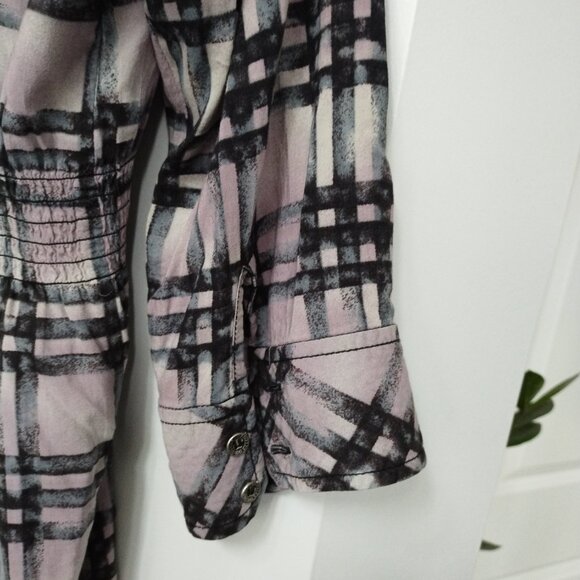 Guess jeans button down 3/4 sleeve longer style top - Picture 6 of 7